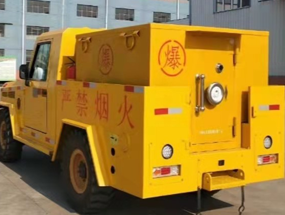 肃宁凯龙爆破器材运输车：保障爆破任务的安全运行